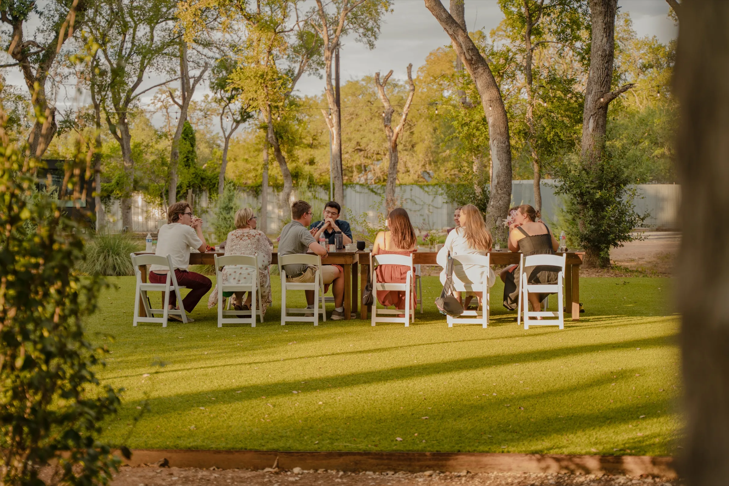 LeapYear students and mentors sharing dinner outdoors at the retreat